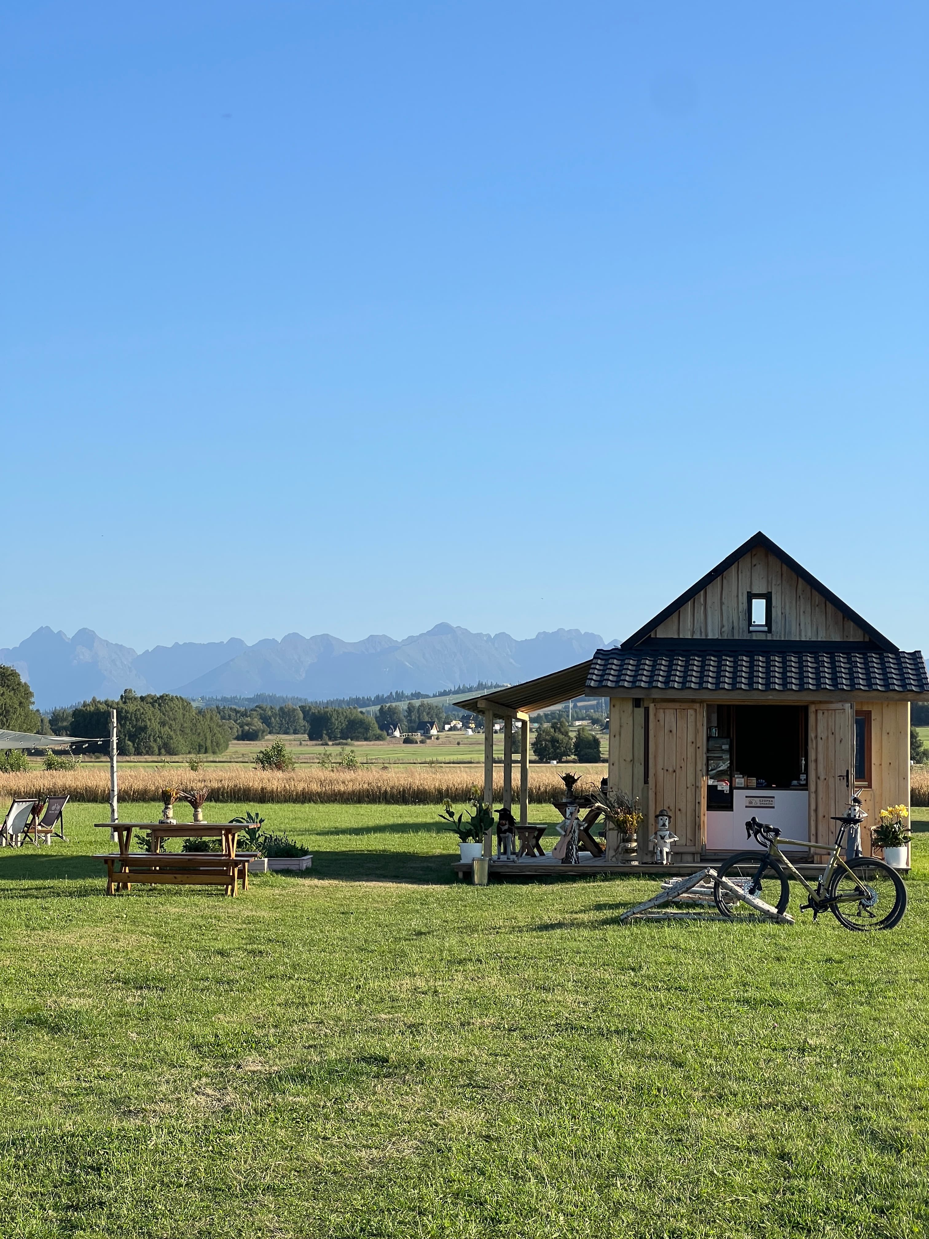 Szopka Smaków — kawiarnia w Gronkowie z widokiem na Tatry